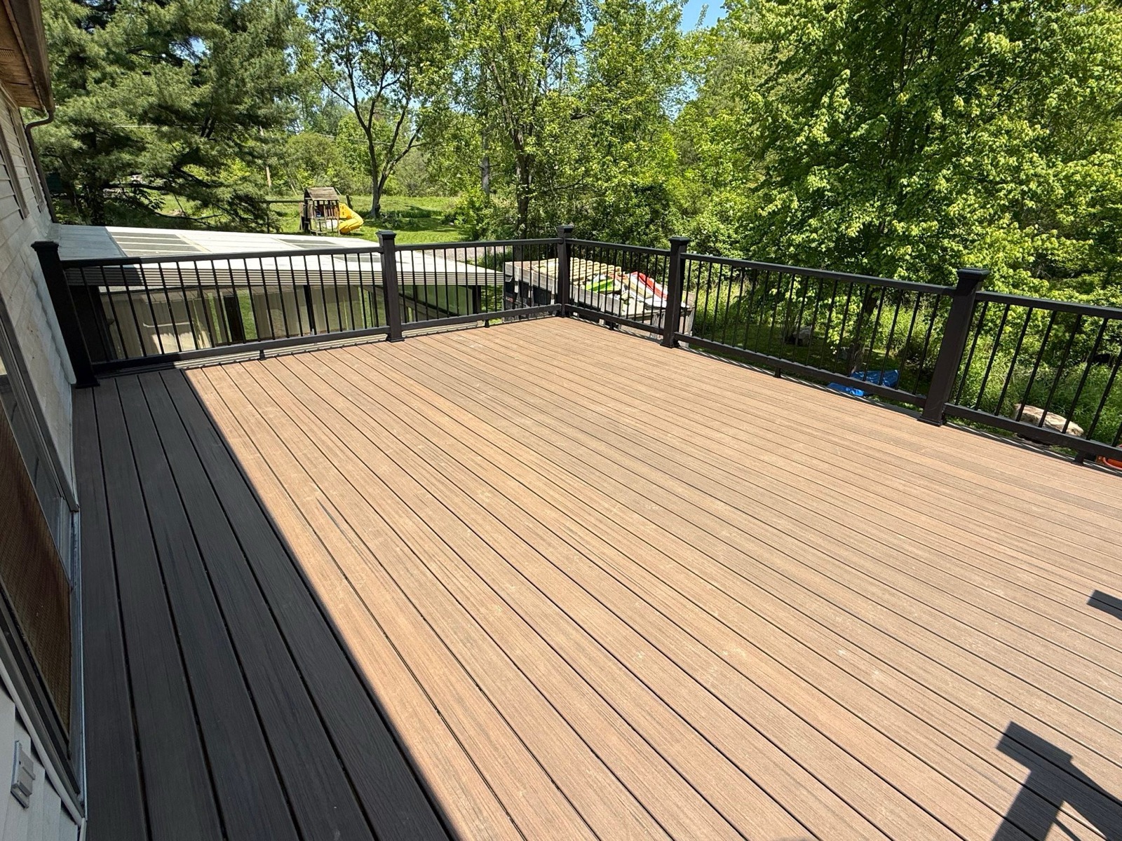 Composite deck with black aluminum railings